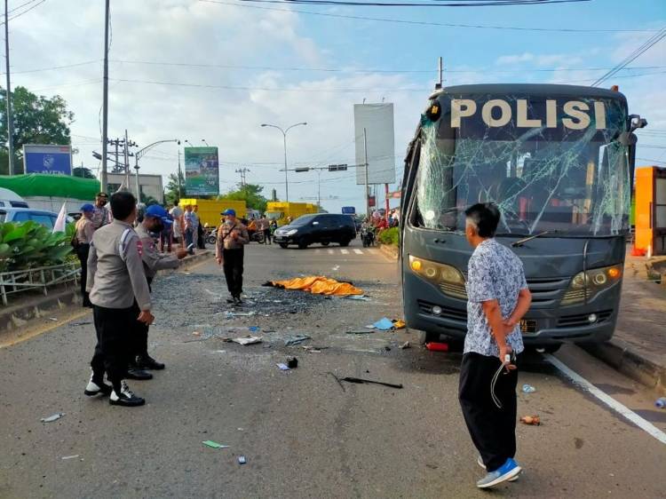 Bus SPN Polda Jambi Tabrakan dengan Truk, 1 Siswa Tewas-9 Luka