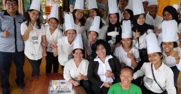 Murniati Tobing Giatkan Industri Kreatif Berbasis Kearifan Lokal