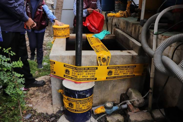 Pemprov DKI Segel Saluran Air Limbah Pencemar Paracetamol di Teluk Jakarta
