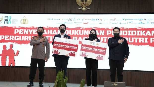 Kapolri dan Menteri BUMN Serahkan Beasiswa ke 876 Anak Anggota Polri Berprestasi