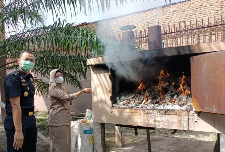 BKP Musnahkan Barang Impor Tumbuhan dan 50 Ekor Kalajengking Ditindak di Bandara