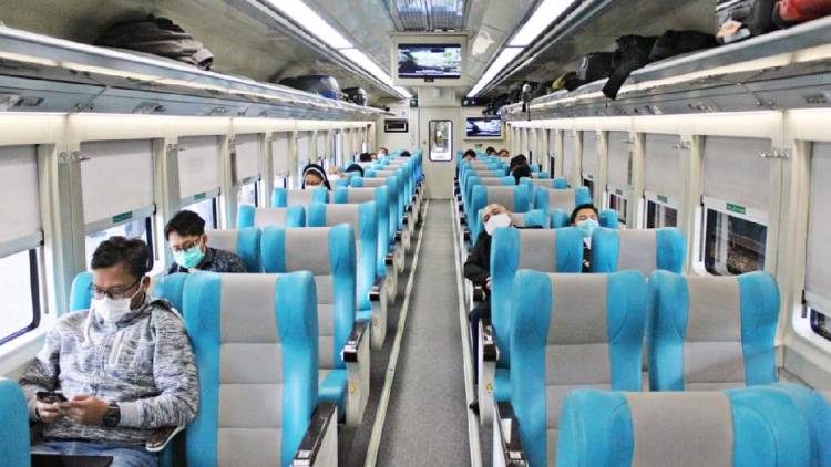 Naik Kereta Api Harus Sudah Divaksin Lengkap