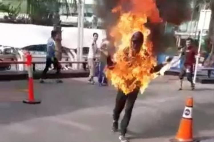 Diduga Depresi, Seorang Pengungsi Afghanistan Bakar Diri Hidup-hidup di Medan