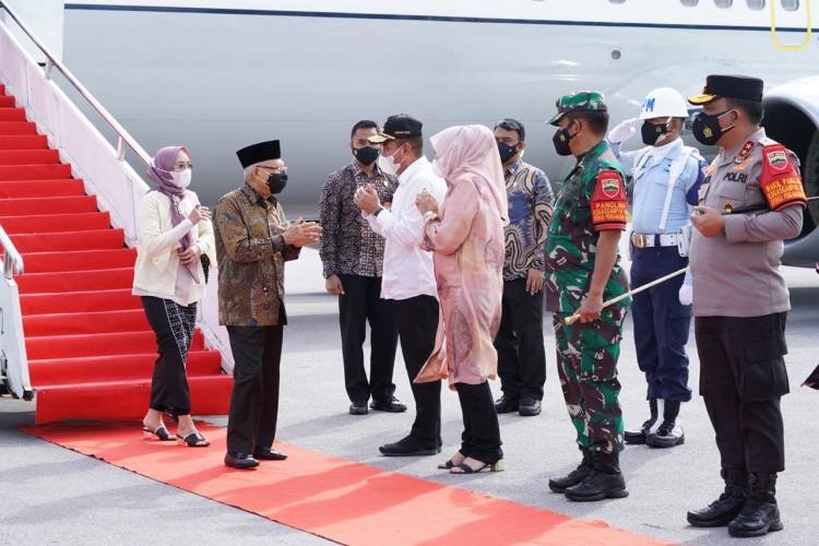 Wapres KH Ma'ruf Amin Tiba di Bandara Internasional Silangit