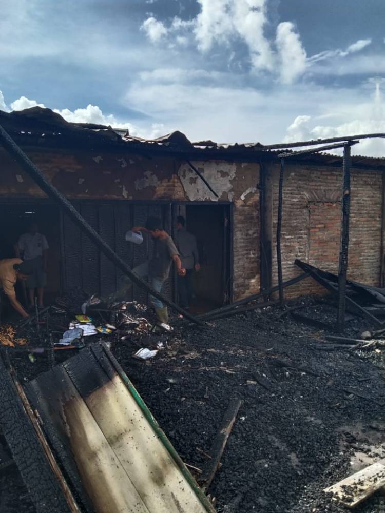 Tiga Rumah Milik Kakak Beradik Terbakar di Sijamapolang