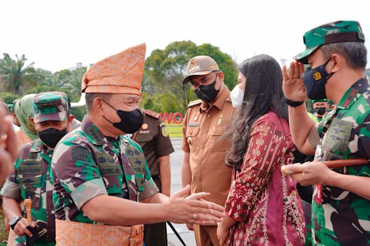 Wali Kota Medan Sambut Kedatangan Kasad dan Ketua Persit KCK