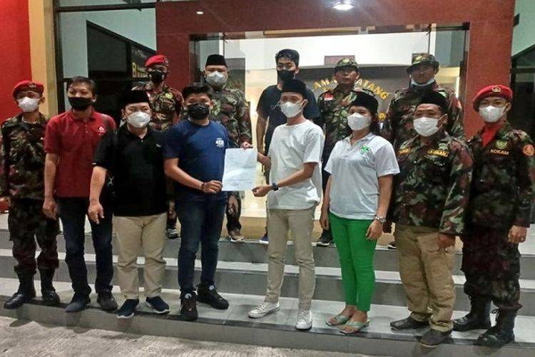 Warga Kaltim Unjuk Rasa, Laporkan Edy Mulyadi ke Polresta Samarinda Soal Tempat &lsquo;Jin Buang Anak&rsquo;