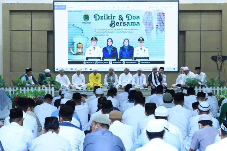 Malam Tahun Baru 2022, Bupati Labura dan Warga Dzikir dan Doa Bersama