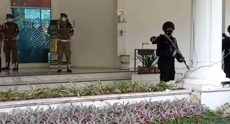 Tim KPK Geledah Kantor Bupati Langkat