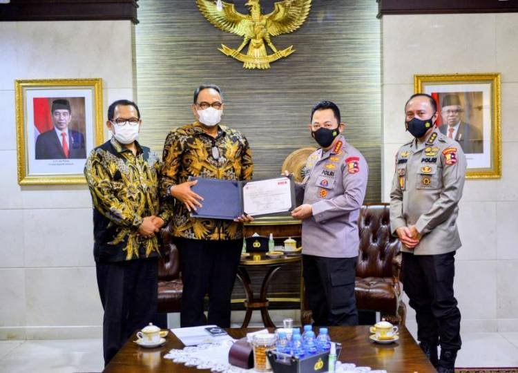 Terima Sertifikat CSFA dari BPK, Kapolri Ingin Personel Punya Kemampuan Auditor