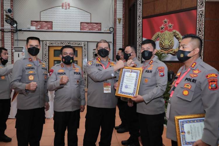 Polres Taput Terima  Penghargaan dari Kapolda Sumut