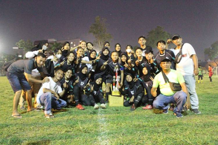 Queens Pasada Juarai Airbons Cup Sepakbola Putri