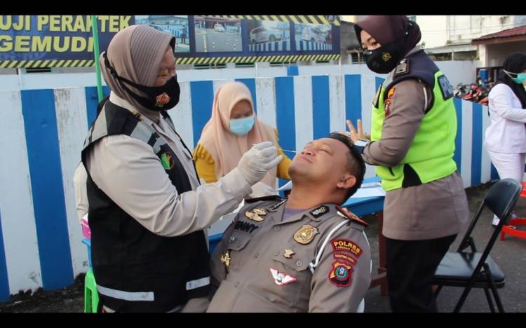 Antisipasi Penyebaran Covid-19, Personel Satlantas Polres Labuhanbatu Diswab Test Antigen