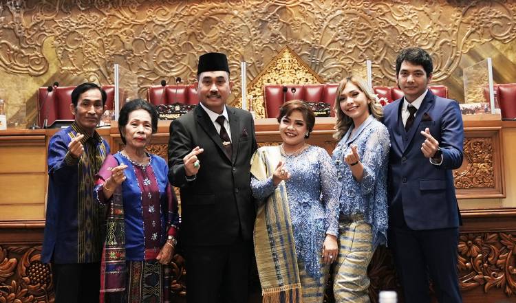 Kidung Madah Transendensi Polonia Tobing untuk Teguhkan Pengabdian Hendrik Sitompul