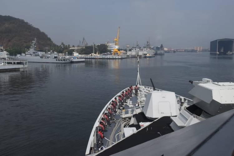 Ikuti Latihan Perang Anti Kapal Selam, KRI RE Martadinata Tiba di India