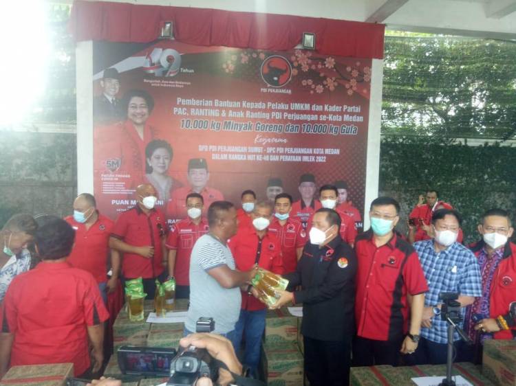 Minyak Goreng Langka, PDIP Sumut Ingatkan Pemerintah Melalui Pembagian Baksos