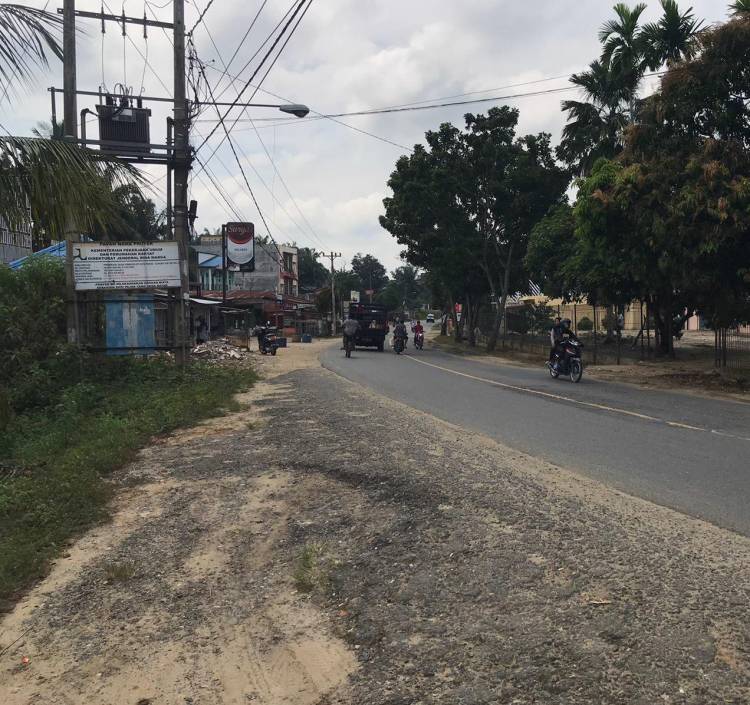 Jalan Nasional Kotapinang-Langgapayung di Penuhi Lubang, Warga Berharap Diperbaiki Total