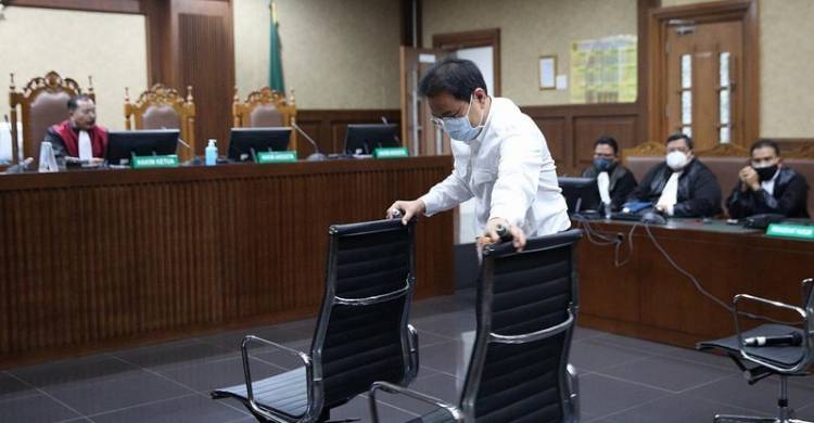 Hakim Terpapar Corona, Sidang Vonis Azis Syamsuddin Ditunda