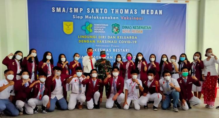 Pangdam I /BB Tinjau Vaksinasi Lengkap untuk Guru, Karyawan dan Murid St Thomas 1 Medan