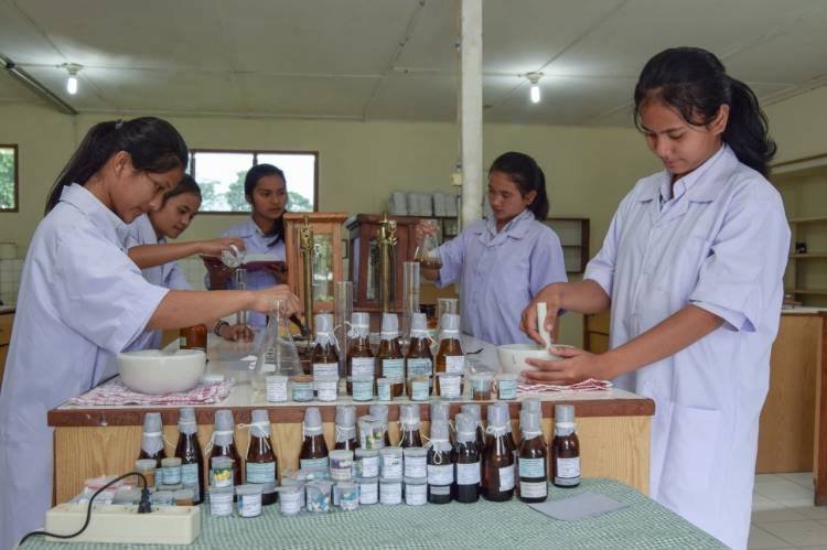 SMK Farmasi Arjuna Laguboti Jalin Kerjasama dengan Indofarma Terkait Pengembangan Obat Herbal