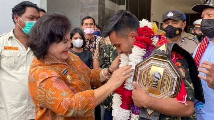 Bupati Karo Sambut Juara MMA Eperaim Ginting 
