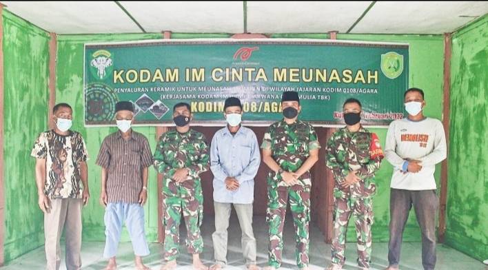 Pangdam Iskandar Muda Beri Bantuan ke Meunasah Rambah Sayang