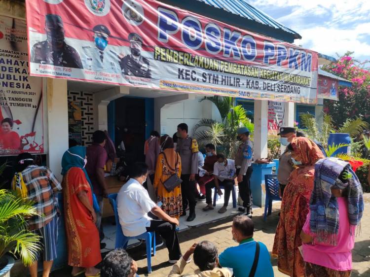 Kecamatan STM Hilir Bagikan BST Sekaligus Vaksinasi Covid-19