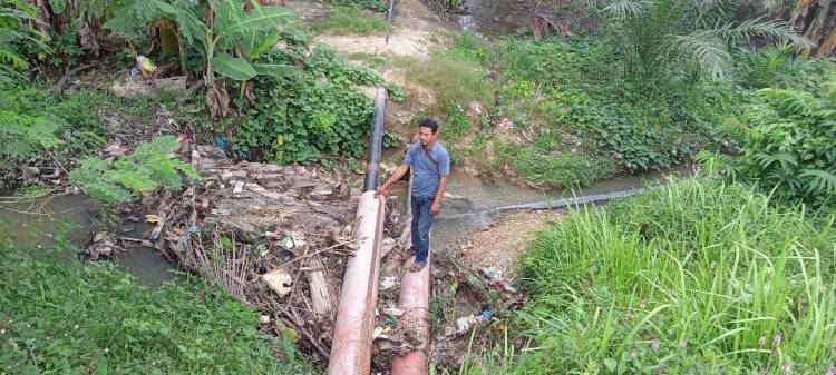 Sampah Menumpuk di Jalur Pipa Minyak Mentah PT PHR di Besitang Langkat