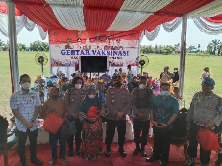 Polresta Deliserdang Gelar Vaksinasi Massal di Hamparan Perak