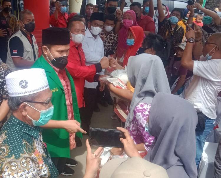 Peringati HUT ke-49, PDIP Sumut Bersama PW Ansor Gelar Bakti Sosial di Sergai