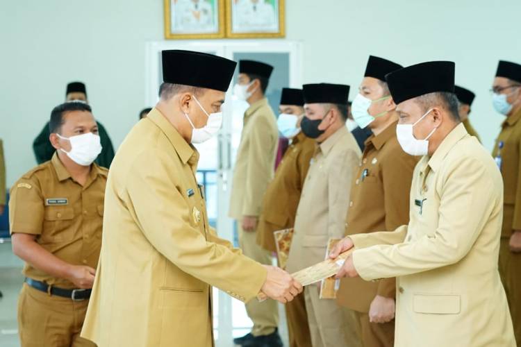 Wali Kota Lantik 61 Pejabat Administrator dan Pengawas 