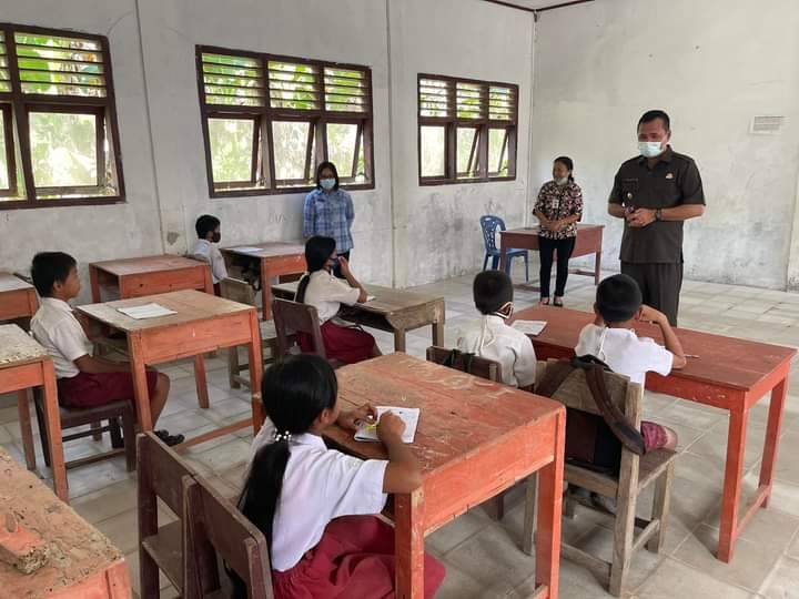 Kunjungi SD Negeri Togimbogi, Wabup Temukan Sarpras Sekolah Rusak Parah