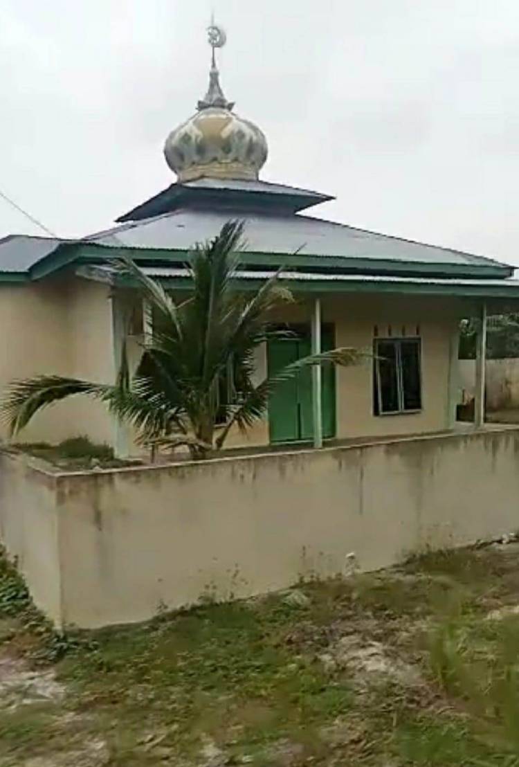 Miris, Mushollah Dibiarkan  Terbengkalai di Desa Pematang Lalang