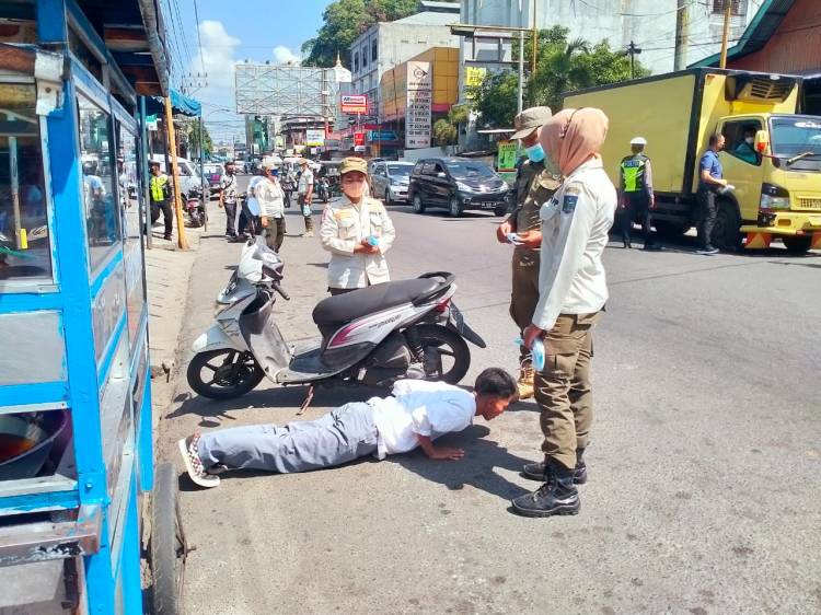 Pelajar Terjaring Operasi Yustisi Prokes Dihukum Push Up