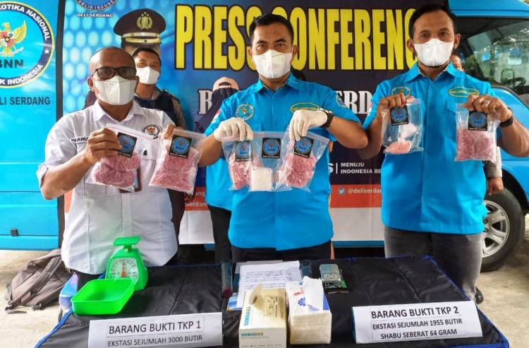 BNNK Deliserdang Tangkap Sepasang Kekasih Kurir Ekstasi dan Sabu 