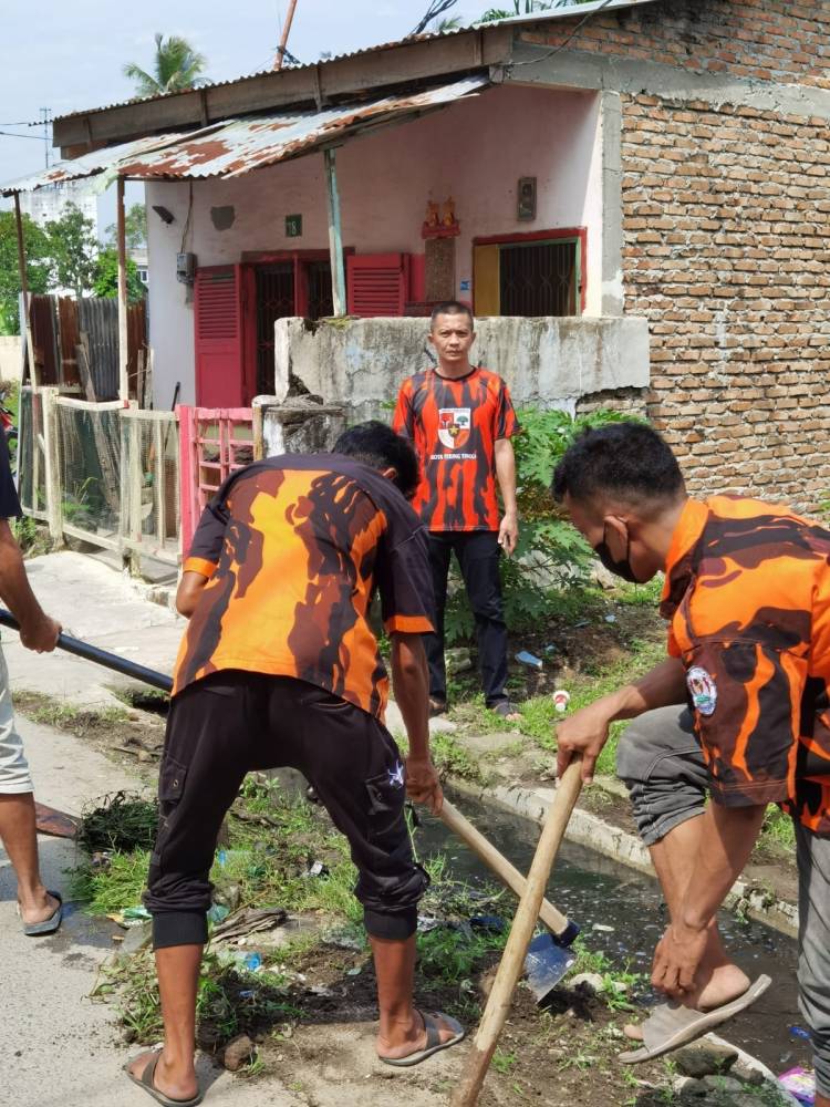 MPC PP Tebingtinggi Gotong Royong di Jalan Badak