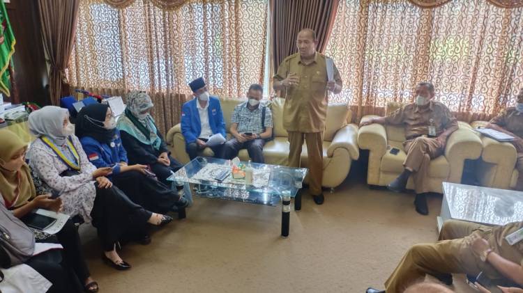 Puluhan Mahasiswa Cipayung Plus Langkat Unjukrasa di Kantor Bupati 