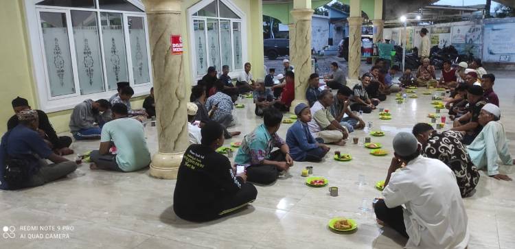 Masjid Al-Aman Aekkanopan Siapkan 250 Porsi Takjil Buka Puasa Setiap Hari
