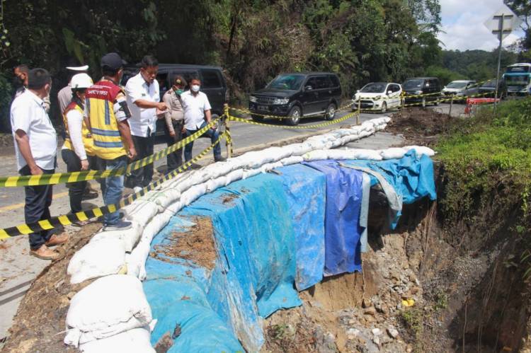 Jalinsum Parapat Longsor di Nagori Pondokbulu, Bupati Simalungun Minta BBPJN Turun Tangan