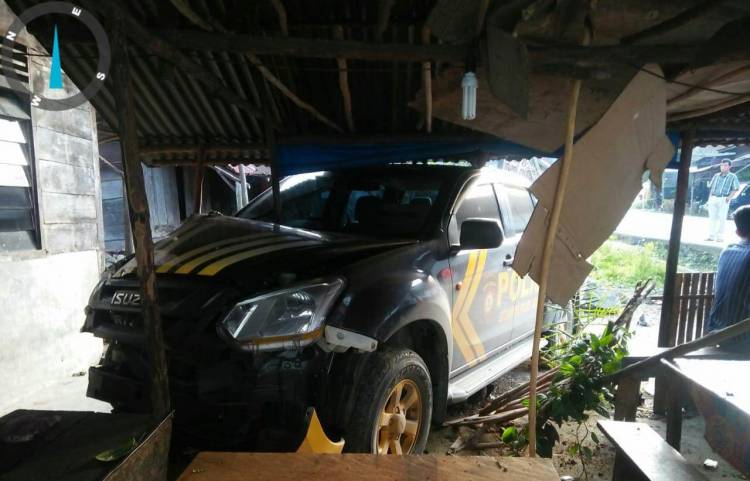 Diduga Pengemudi Mengantuk, Mobil Patroli Polres Sibolga Tabrak Seorang Pejalan Kaki di Adian Koting