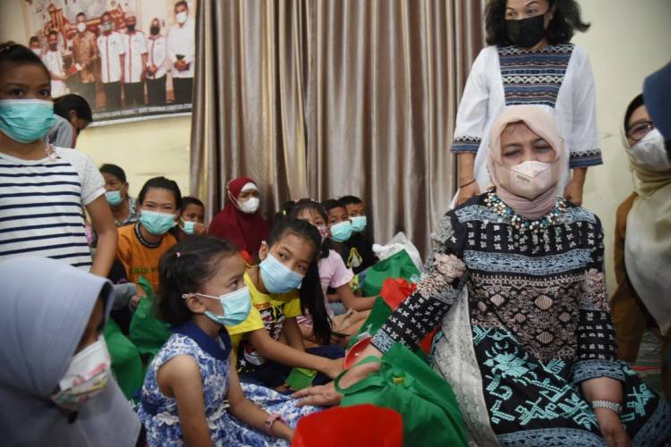 Halalbihalal dan Membaur Bersama Anak HIV/AIDS, Nawal Lubis Terus Kampanyekan Anti Diskriminasi