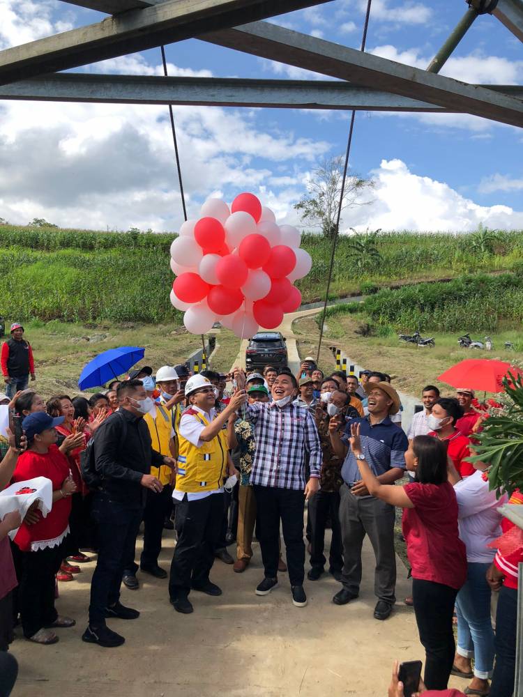 Kepala BBPJN Sumut dan Bob Andika Sitepu Resmikan Jembatan Gantung di Karo