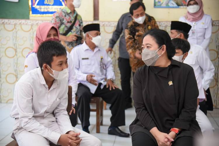 Puan Maharani Ajak Rakyat Kobarkan Semangat Gotong Royong Bangkit Dari Covid-19