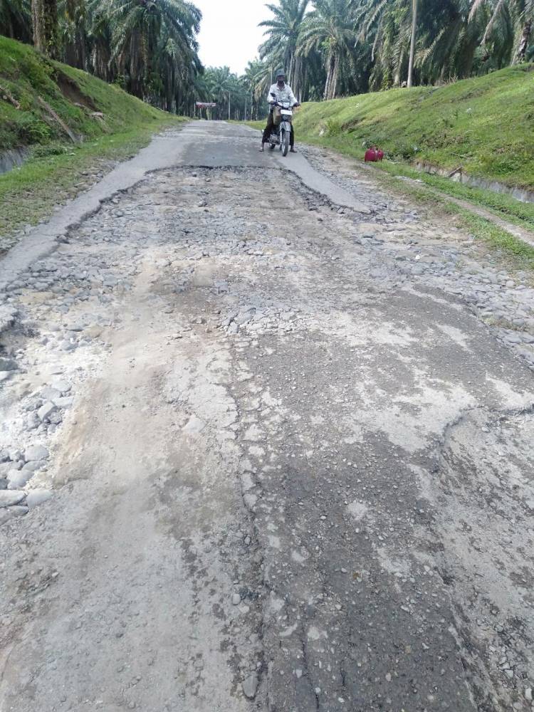 Jalan Menuju Nagori Bah Kisat Butuh Perbaikan