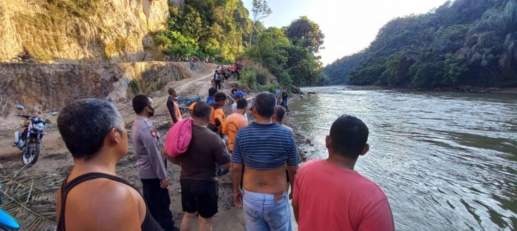 Dua Pelajar Diduga Hanyut di Sungai Aeknatas Labura