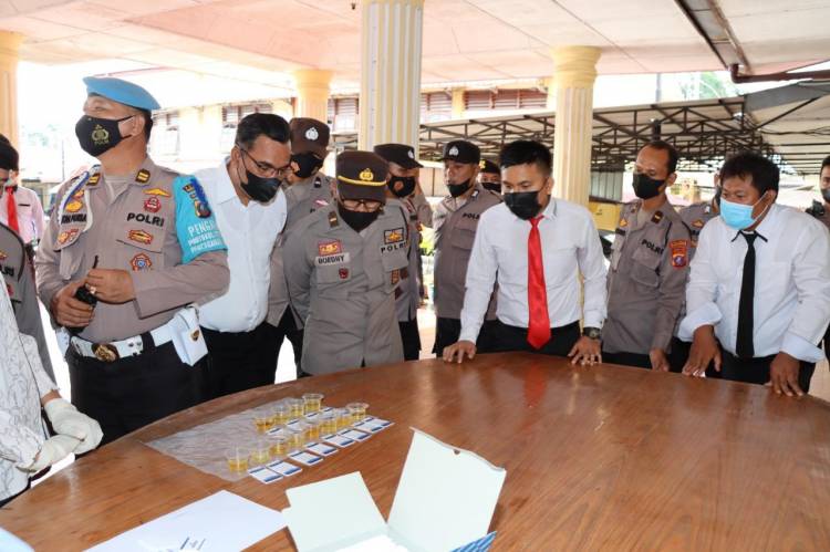 Cegah Penyalahgunaan Narkoba, Personel Polres Pematangsiantar Tes Urine Mendadak
