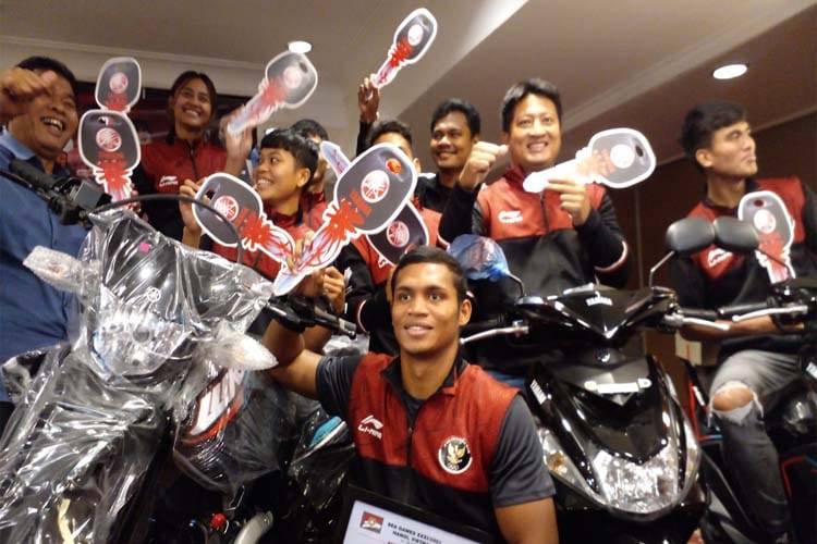 Pertina Serahkan 15 Sepeda Motor untuk Tim Tinju SEA Games