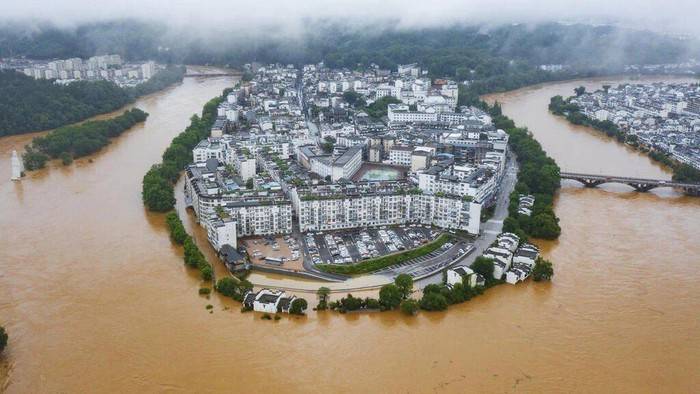 Banjir-Longsor Landa China, Ratusan Ribu Warga Dievakuasi