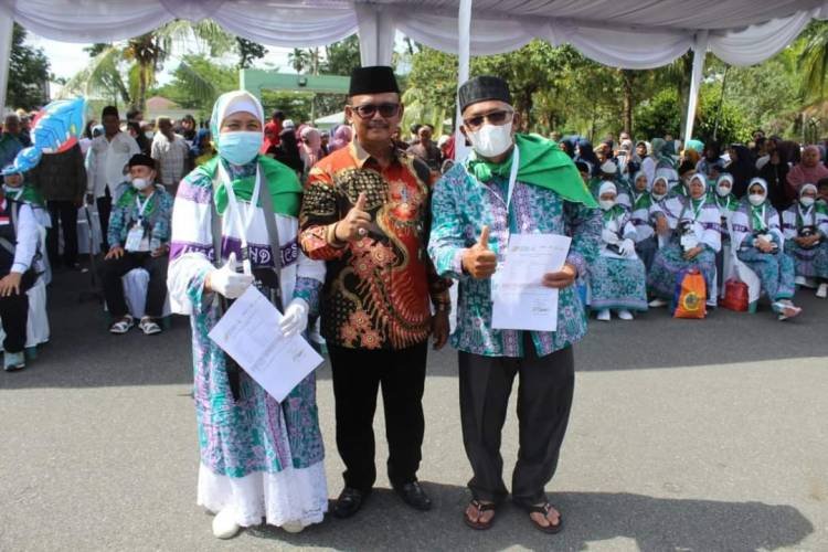 65 Calon Haji dari Simalungun Diberangkatkan