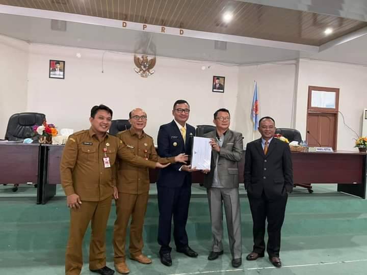 Wabup Nias Barat Sampaikan LPj  Pelaksanaan APBD Tahun 2021 Kepada DPRD Nias Barat